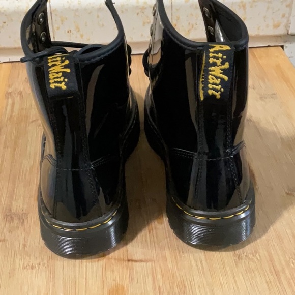 NWOT Dr. Martens airwair patent leather boots, size 7L 6M color black - Picture 4 of 7